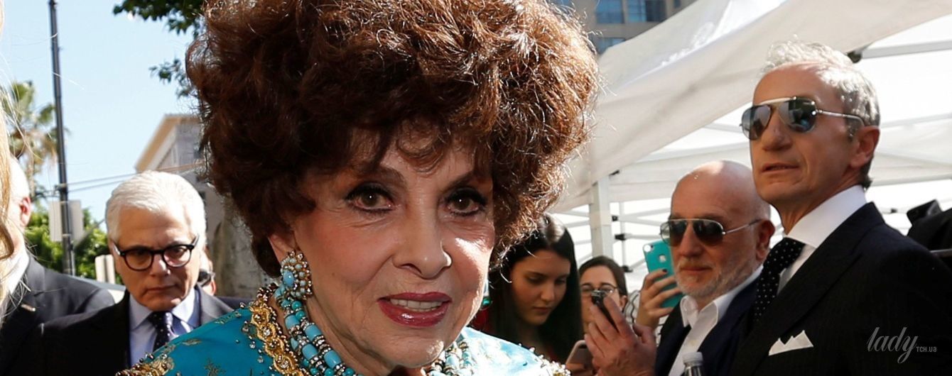 Дождалась: 90-летняя Джина Лоллобриджида в ярком платье получила именную звезду