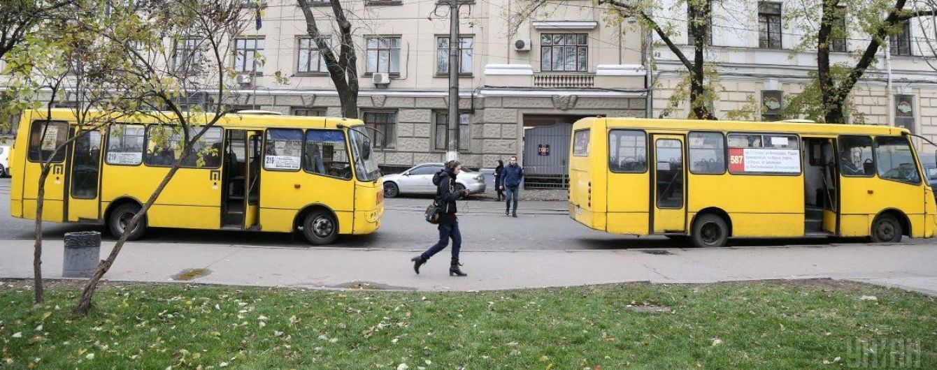 Раскрыто масштабную схему заработков перевозчиков и власти на маршрутках