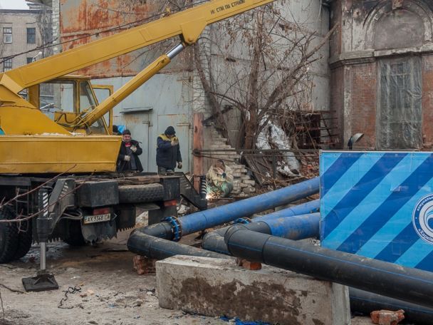 В Харькове строение неожиданно ушло под землю: появились видео