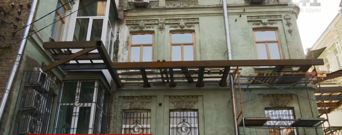Родственник министра-беглеца из правительства Азарова испортил памятник архитектуры в центре Киева