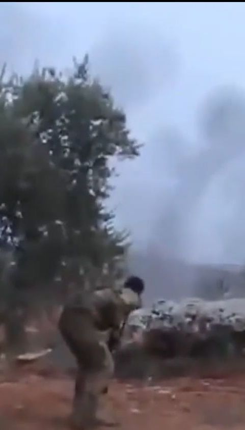 В Інтернеті з'явилося відео загибелі російського пілота, який катапультувався з "Су-25"
