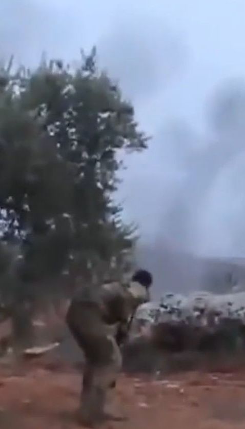 В Интернете появилось видео гибели российского пилота, который катапультировался с "Су-25"