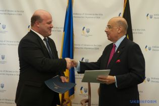 Гроші Лазаренка і підтримка в ООН: навіщо Україна скасувала візи із Антигуа і Барбуда