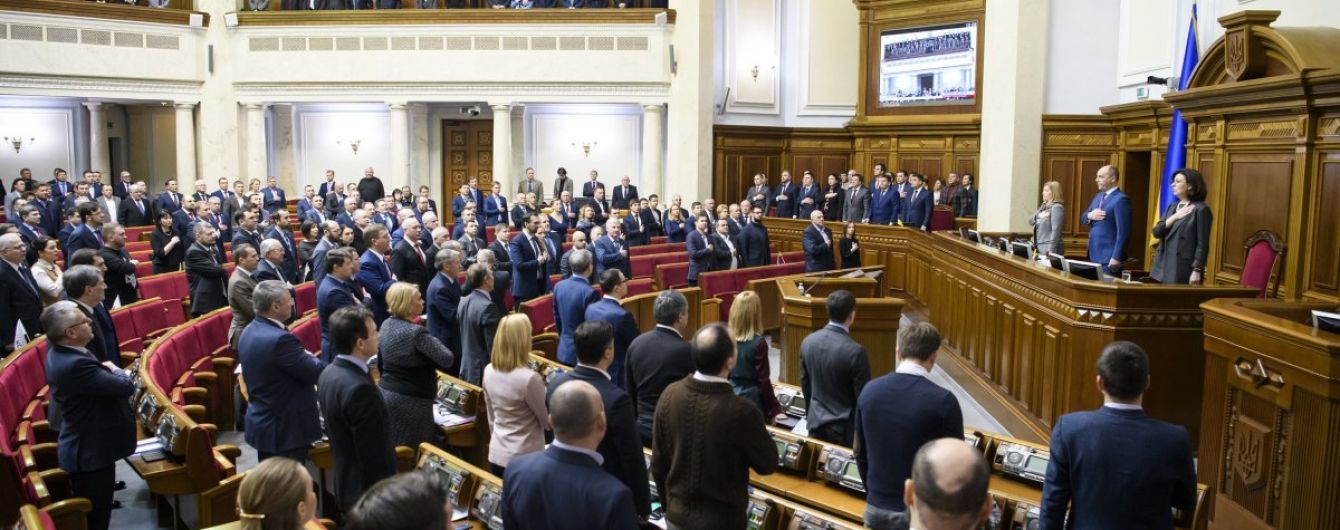 Рада поддержала церковную автокефалию: Порошенко заявил о "конце русского мира", а Новинский о "играх с огнем"