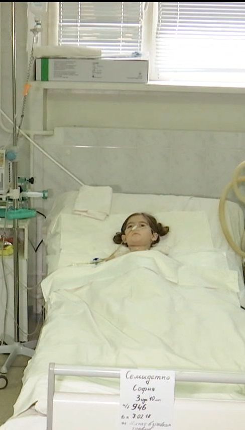 Трирічна Софійка, яка постраждала від вибуху у Красногорівці, прийшла до тями в реанімації