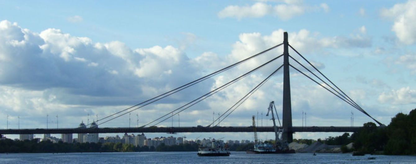 В Киеве на выходных частично ограничат движение по мосту на левый берег