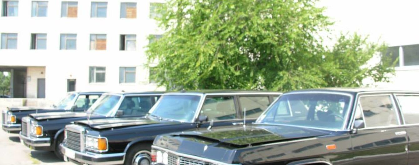 Черные правительственные автомобили выходят из моды
