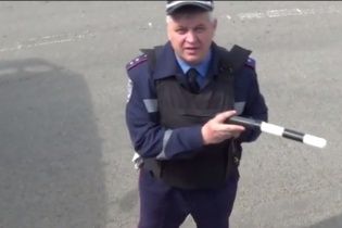 Донецкий гаишник матом угрожал расстрелять дальнобойщика (видео)