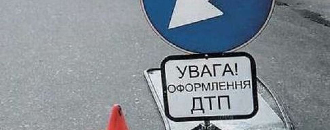На Львівщині авто з молоддю вилетіло на зустрічну смугу: один загиблий, п'ятеро постраждалих