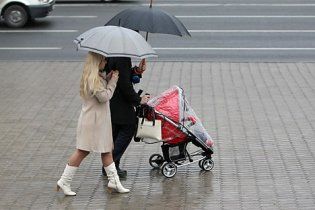 Початок травневих свят затьмарять дощі на заході і сході країни