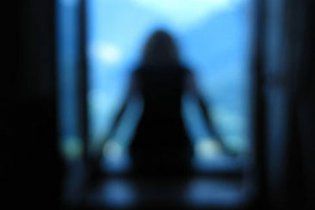 Девушка в соцсети пригласила всех на свои похороны и прыгнула с балкона