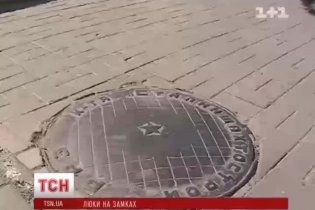 У Донецьку на каналізаційні люки поставили замки і сигналізацію