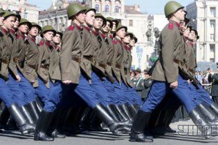 В Киеве отменили массовое шествие и военный парад на День победы из-за возможных провокаций