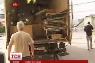 В Киеве клинику, где лечатся ВИЧ-инфицированные и больные гепатитом, выселяют из территории Лавры