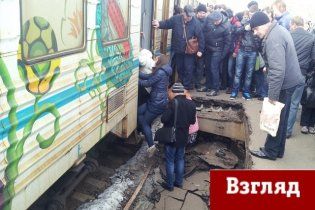 Після обвалу платформи "Вишгородська" у Києві чиновники вирішили перевірити всі перони