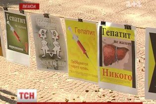 Художники провели колоритную акцию против гепатита С