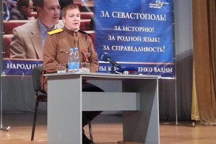 Колесніченку подарували гамівну сорочку на "змінку" форми червоноармійця