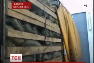 Українець нелегально вивозив до Чехії бурштин на $ 1,5 млн