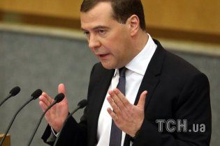 Медведев объяснил отзыв посла РФ из Киева "угрозой интересам и жизни" россиян