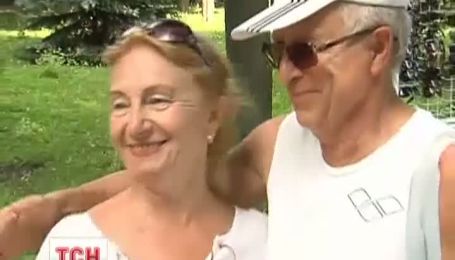 Смотреть Мир отмечает день поцелуя видео Смотреть Мир отмечает день поцелуя видео