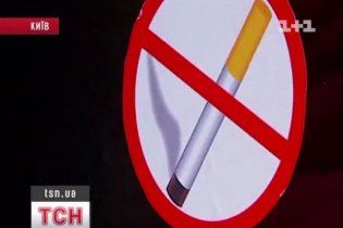 Депутати вже вигадують нові закони про паління, щоб не "бігати на мороз"