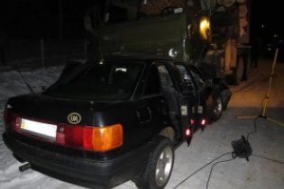 На Прикарпатті дівчина на "Ауді" влетіла в лоб "КАМАЗу", троє загиблих