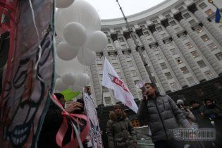 Кількість клерків Азарова перевищила 700 осіб