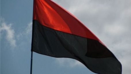 У Києві можуть дозволити 13 разів на рік офіційно підіймати прапор ОУН разом із державним