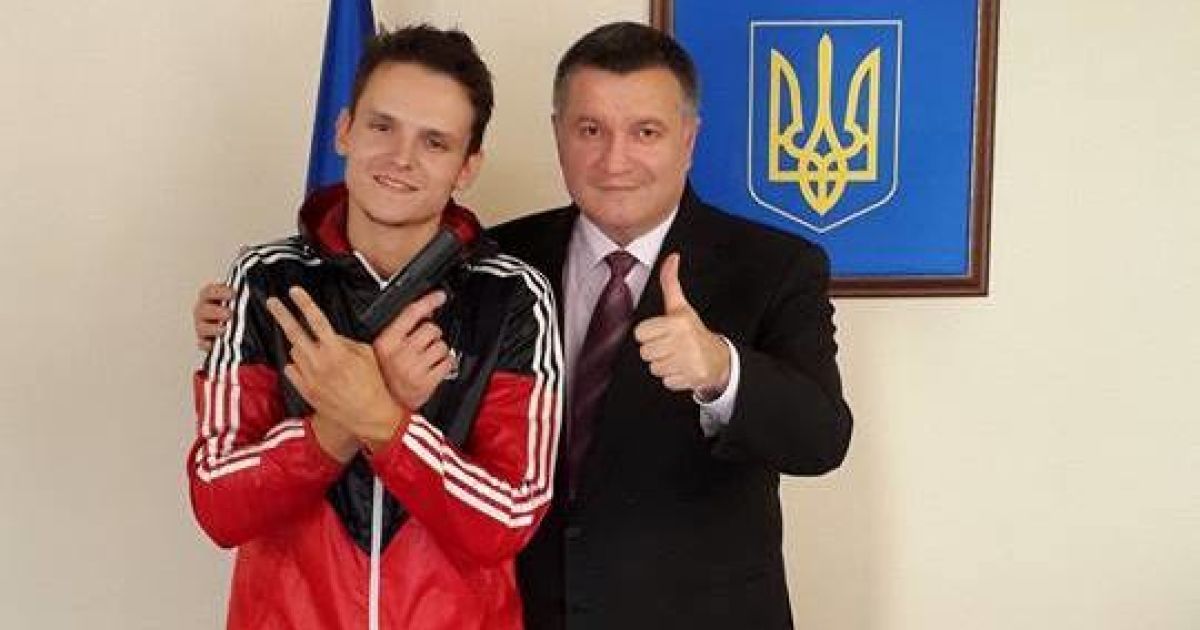 "Такі довбо##би як ти тут лазять": розмова мера Кличка і руфера Мустанга на київському Пішохідному мосту - Цензор.НЕТ 527