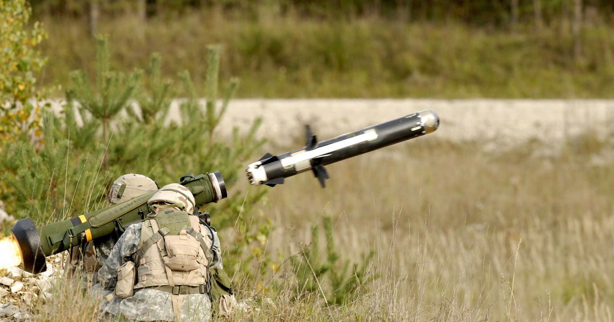 Экс-глава ЦРУ призвал предоставить Украине американские "Javelin"