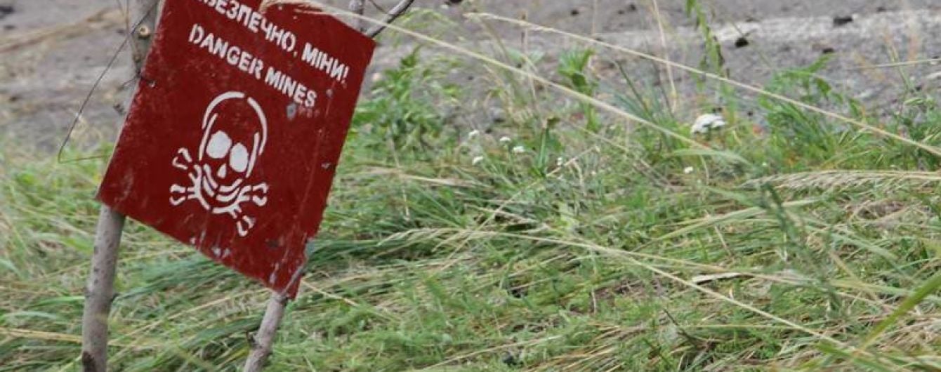 На Донбасі жінка підірвалася на міні, коли намагалася перейти лінію фронту