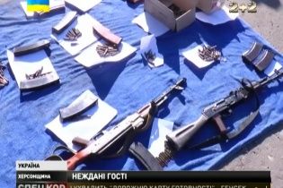 На Херсонщині затримали двох озброєних бойовиків з посвідченнями "ДНР"