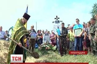 На Миколаївщині і Кіровоградщині поховали двох українських десантників