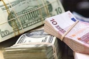 Долар подешевшав, а євро подорожчав – свіжі курси валют Нацбанку