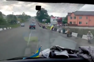 Мережу зворушило відео зустрічі земляками загиблого українського героя