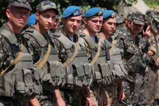 Порошенко отменил 23 февраля и установил на сегодня День защитника Украины