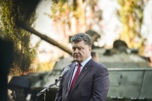 Україна прориває блокаду щодо постачання зброї і вже уклала 70% договорів - Порошенко