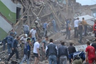 Кількість загиблих під завалами в Сніжному збільшилась до 11 осіб