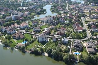 "Розсекретили" імена 250 політиків та чиновників, які живуть в елітних держдачах