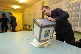 У Запоріжжі триває перерахунок на проблемному 79 окрузі: комісія знайшла зіпсовані бюлетені