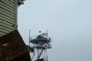 Украинский флаг был поднят над радиостанцией донецкого аэропорта