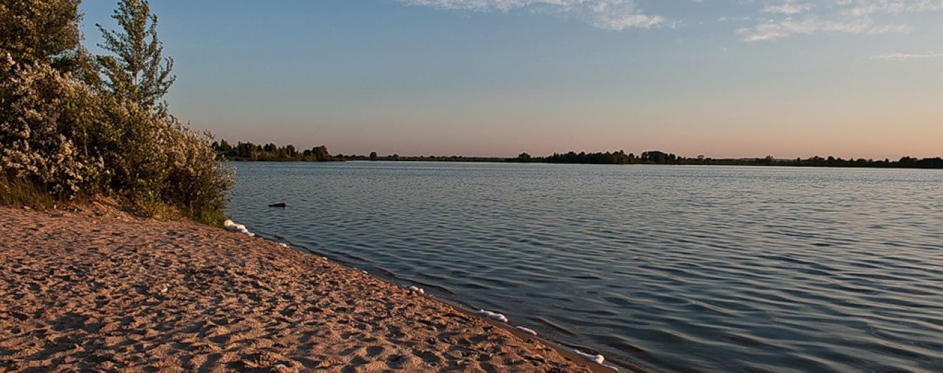 В Ровенской области в озере утонули отец и сын, которых затянуло в водоворот