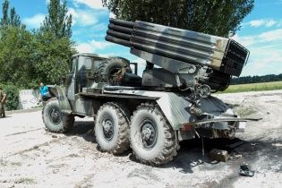 Терористи системами "Град" і танками атакували блокпости біля Словʼянська