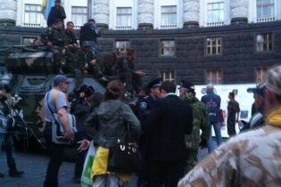 Самооборона Майдана вывела больше сотни людей под Кабмин