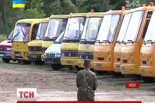 На Рівненщині бізнесмени подарували автобуси для перевезення бійців в зону АТО
