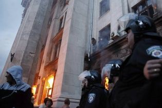 В Одесі сепаратисти забарикадувалися на даху, а в будівлі промишляють мародери