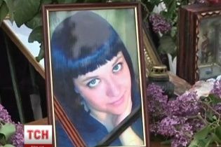 В Краматорске девушку, которая погибла во время АТО, похоронили в свадебном платье