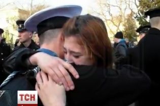 Курсанты из Севастополя со слезами на глазах простились с академией и бывшими товарищами