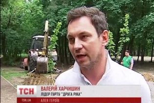 В Киеве высадили памятную аллею в честь погибших во время АТО военных
