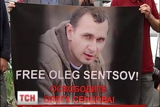 Альмодовар и другие кинорежиссеры требуют от российских властей освободить Сенцова